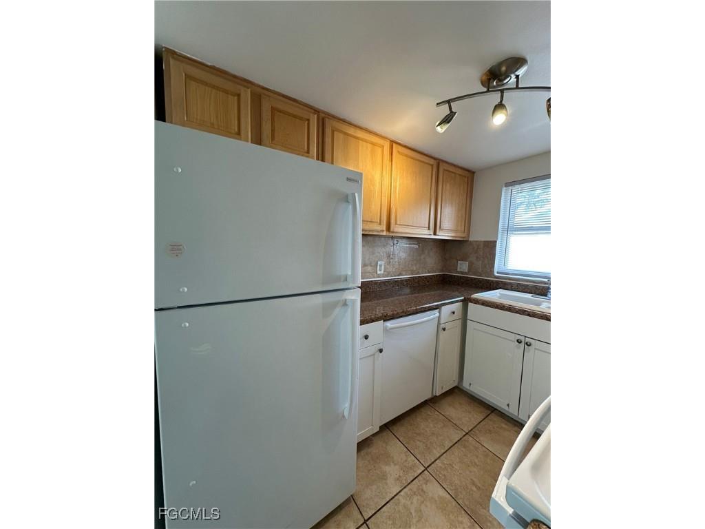 821 Courtington Lane #1 Fort Myers FL 33919 2025003433 image6