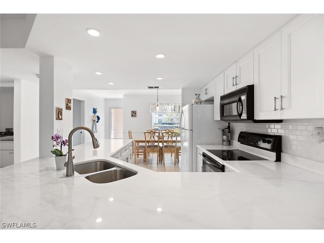 821 Gulf Pavilion Drive #106 Naples FL 34108 226007475 image5