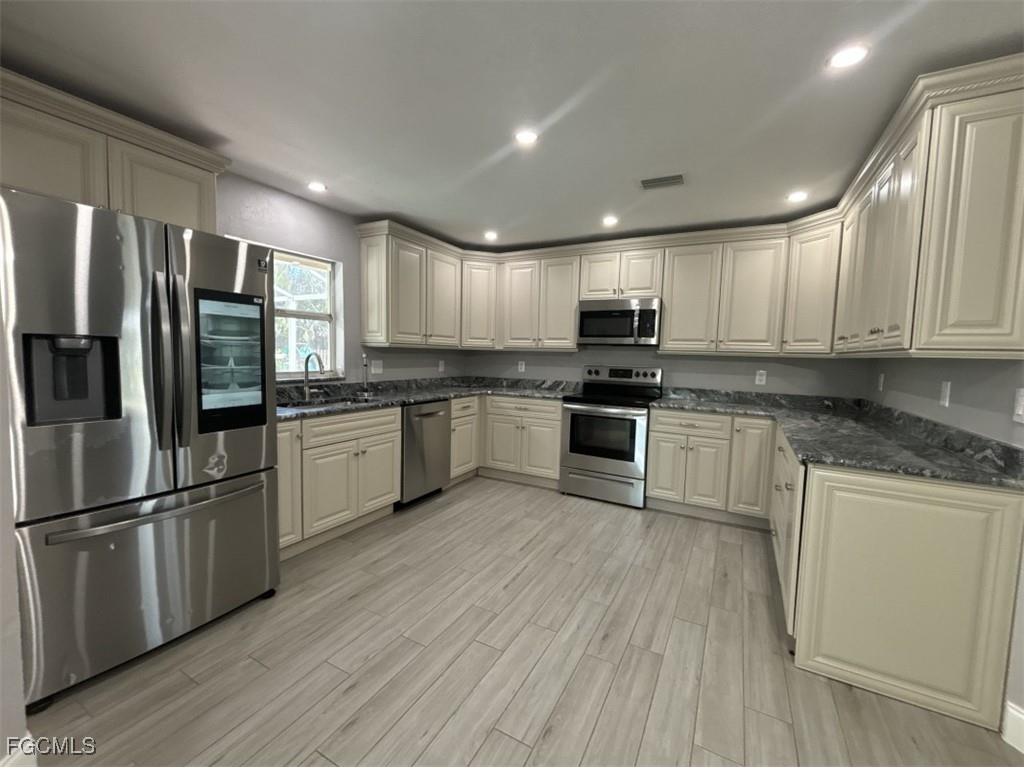 8216 New Jersey Boulevard Fort Myers FL 33967 2025006403 image5