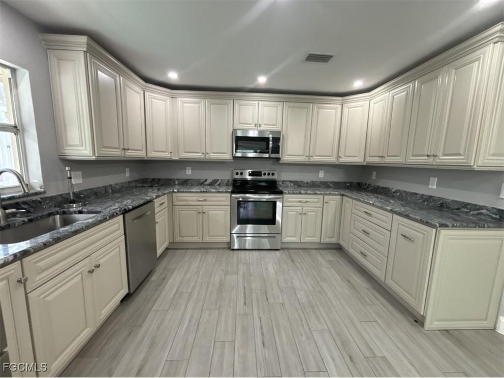 8216 New Jersey Boulevard Fort Myers FL 33967 2025006403 image6