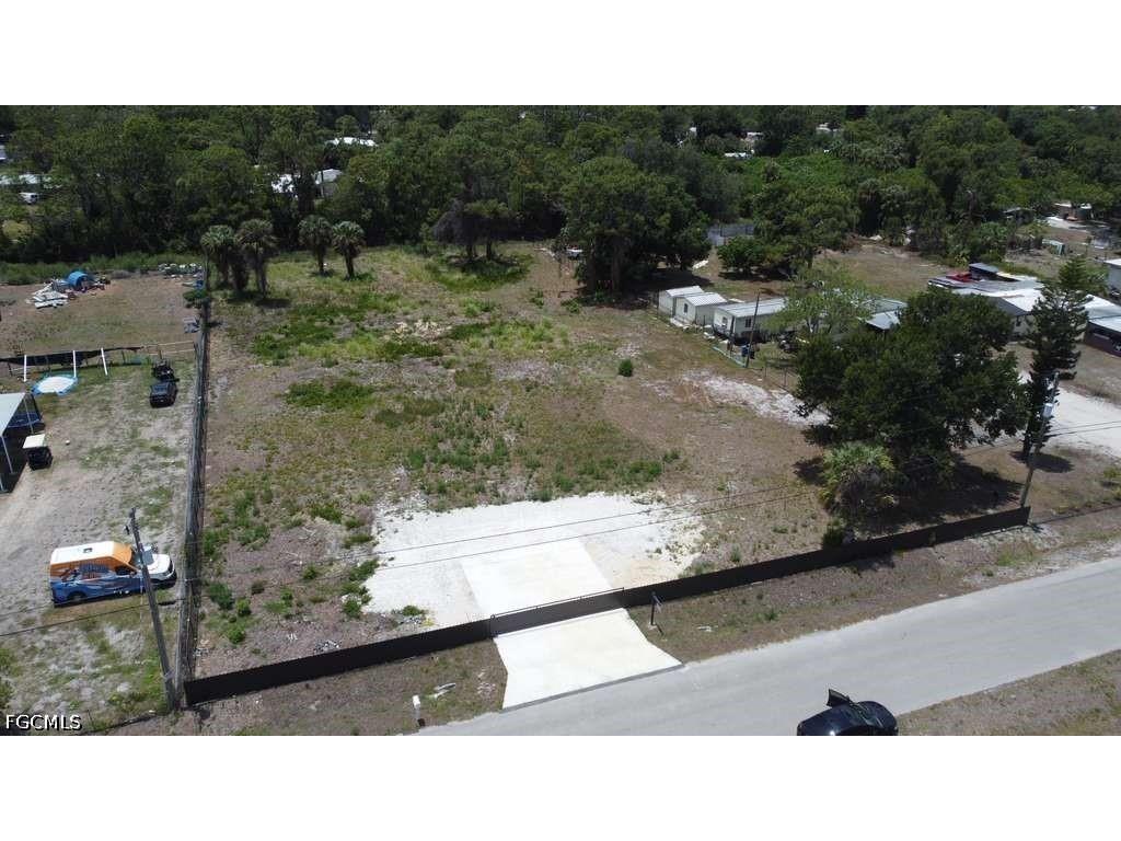 8226 Grady Drive North Fort Myers FL 33917 2026021021 image1