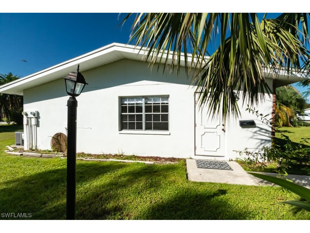 823 Courtington Lane #1 Fort Myers FL 33919 223050622 image1