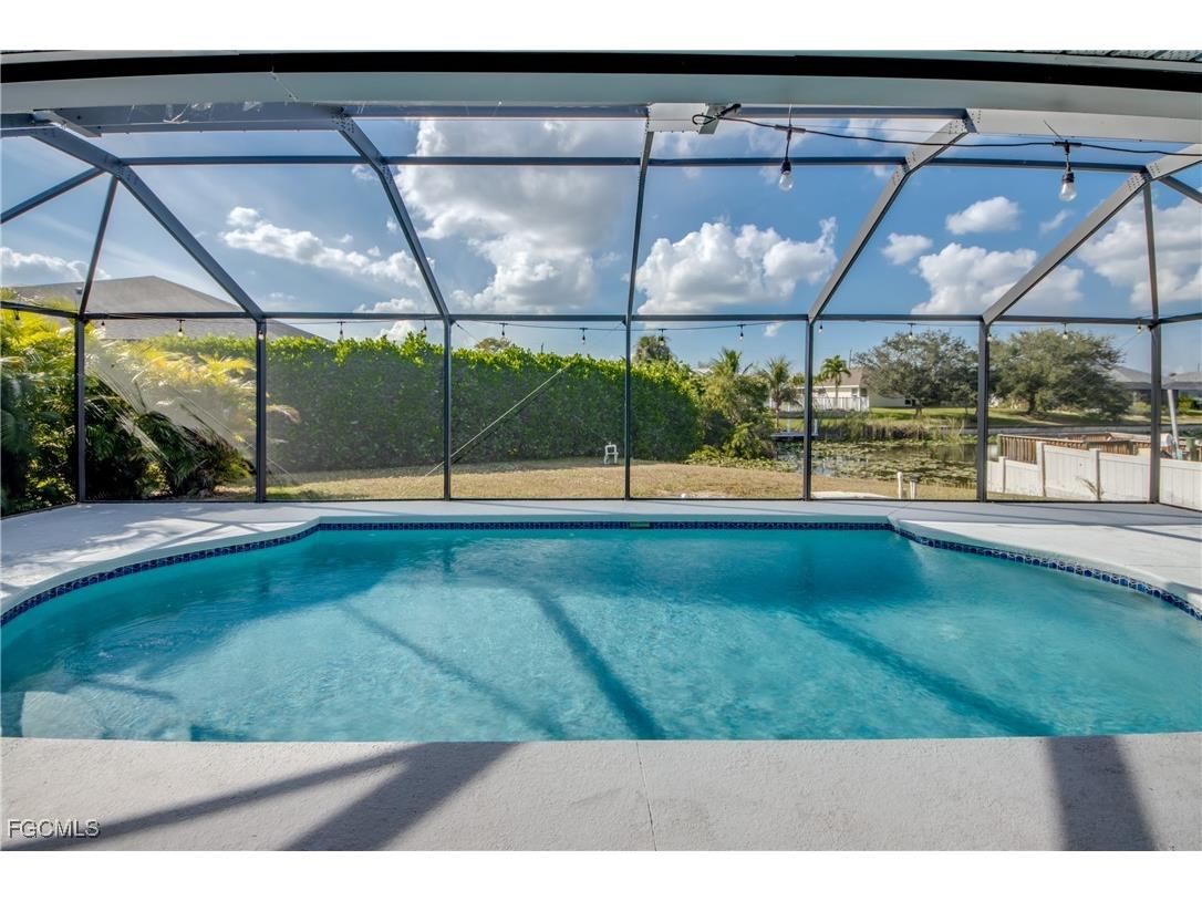 823 SW 10th Street Cape Coral FL 33991 2025020097 image2
