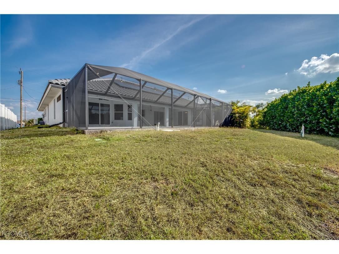 823 SW 10th Street Cape Coral FL 33991 2025020097 image48