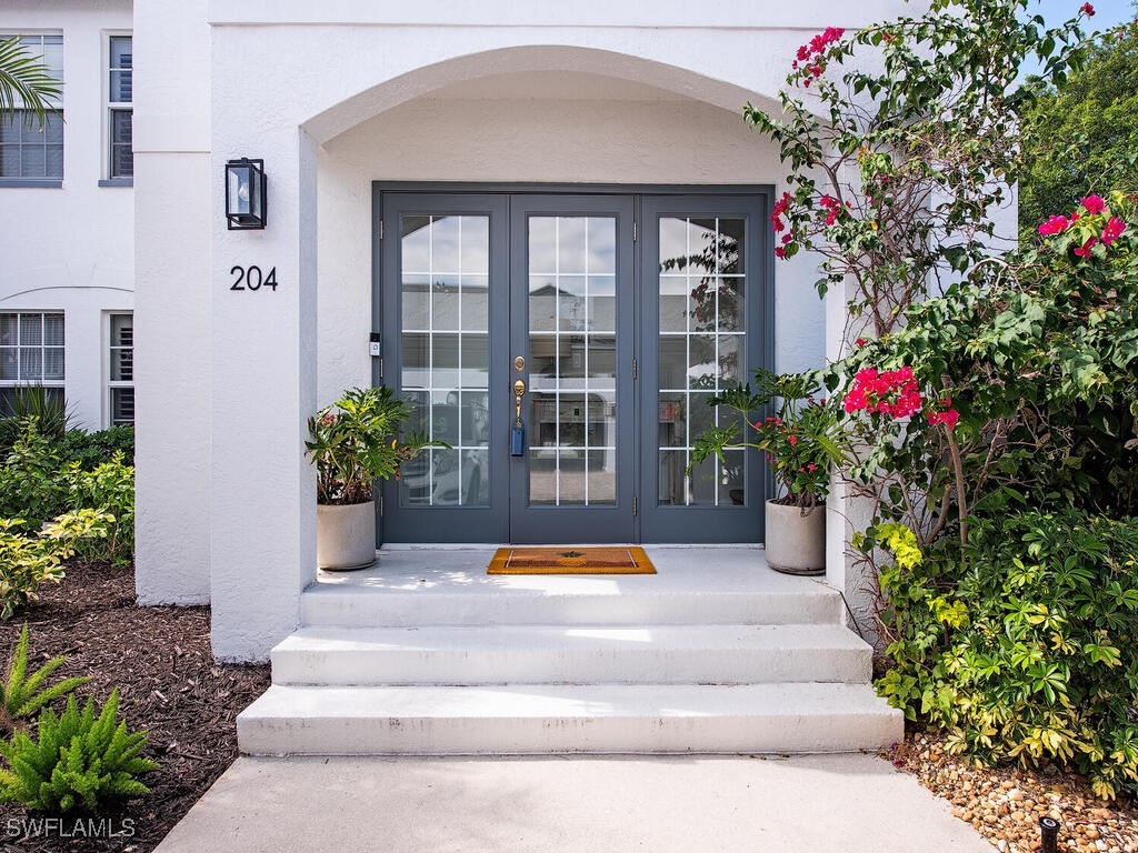 823 Tanbark Drive #204 Naples FL 34108 225078360 image1