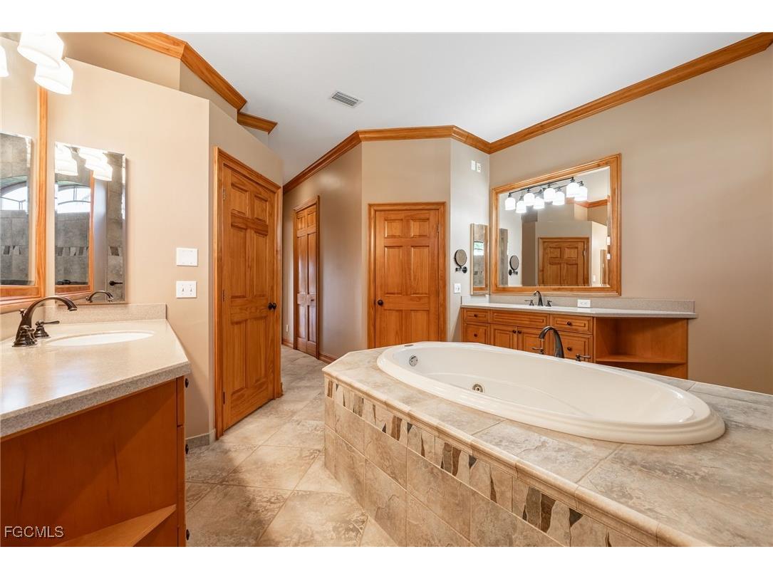 8230 Hunters Glen Circle North Fort Myers FL 33917 2025015996 image23