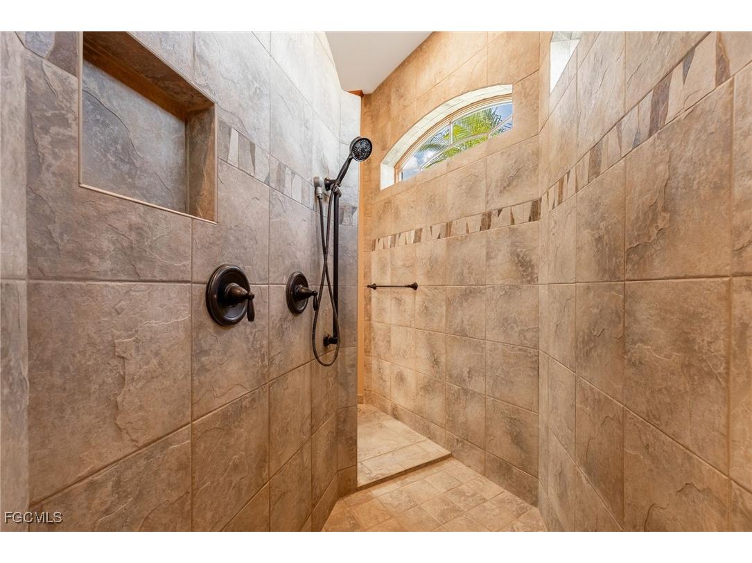 8230 Hunters Glen Circle North Fort Myers FL 33917 2025015996 image24