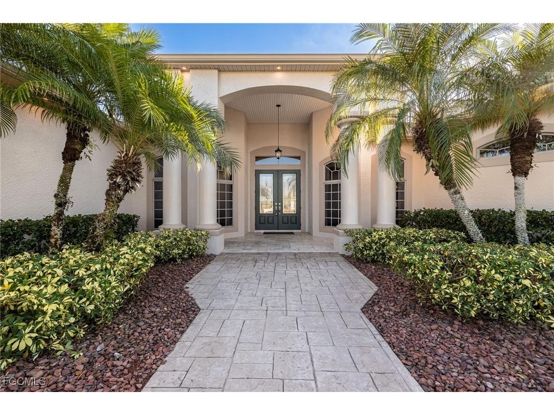 8230 Hunters Glen Circle North Fort Myers FL 33917 2025015996 image4