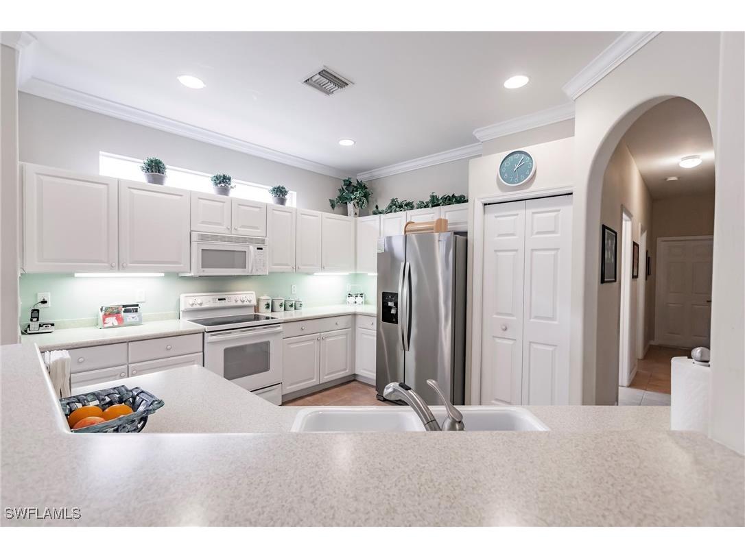 8236 Woodridge Pointe Drive Fort Myers FL 33912 224104810 image1