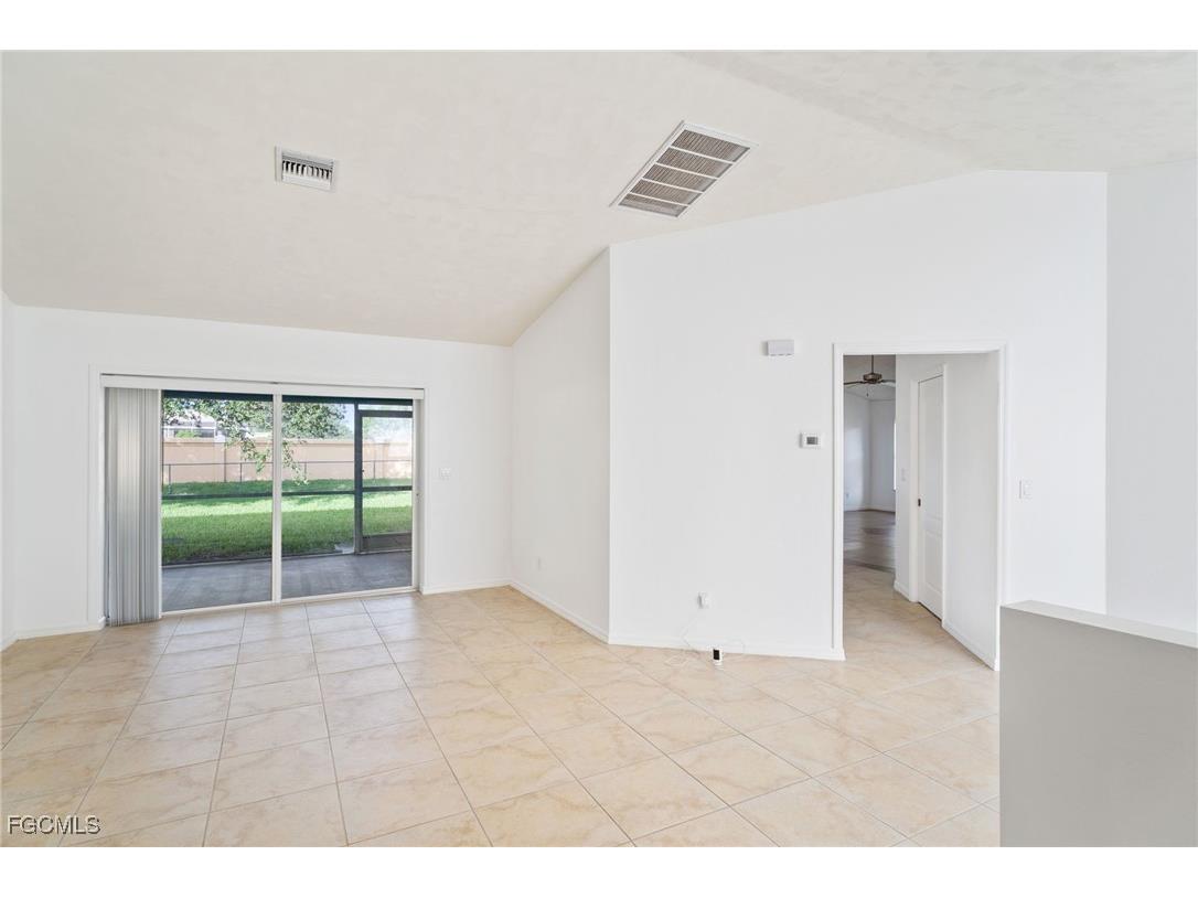 824 SE 3rd Place Cape Coral FL 33990 2025006610 image12