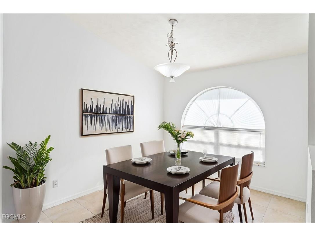 824 SE 3rd Place Cape Coral FL 33990 2025006610 image15