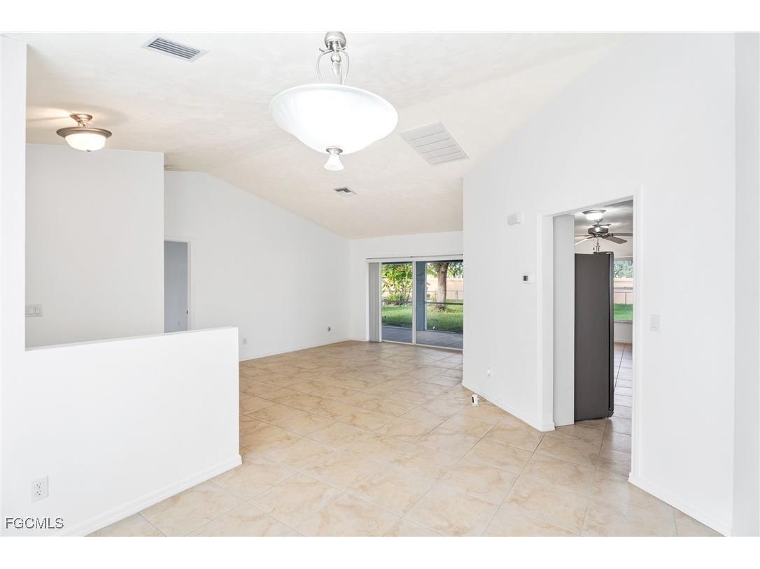 824 SE 3rd Place Cape Coral FL 33990 2025006610 image16