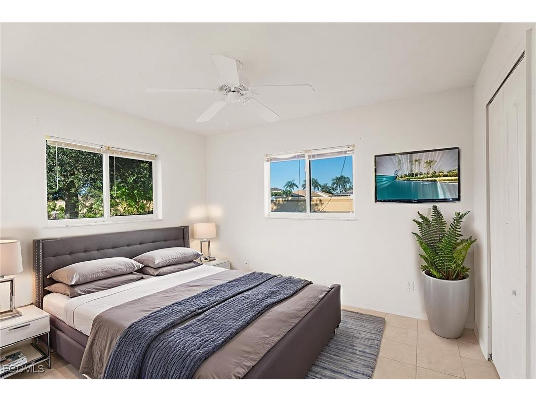 824 SE 3rd Place Cape Coral FL 33990 2025006610 image19