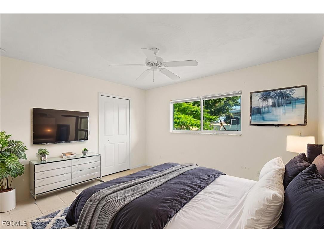 824 SE 3rd Place Cape Coral FL 33990 2025006610 image21