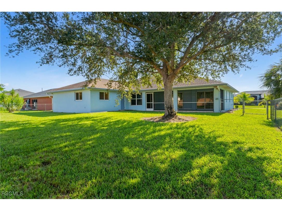 824 SE 3rd Place Cape Coral FL 33990 2025006610 image3