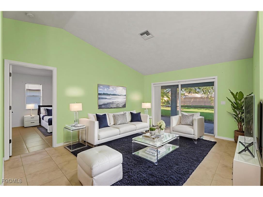 824 SE 3rd Place Cape Coral FL 33990 2025006610 image6