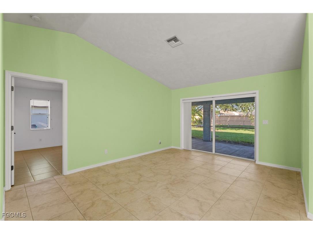 824 SE 3rd Place Cape Coral FL 33990 2025006610 image7