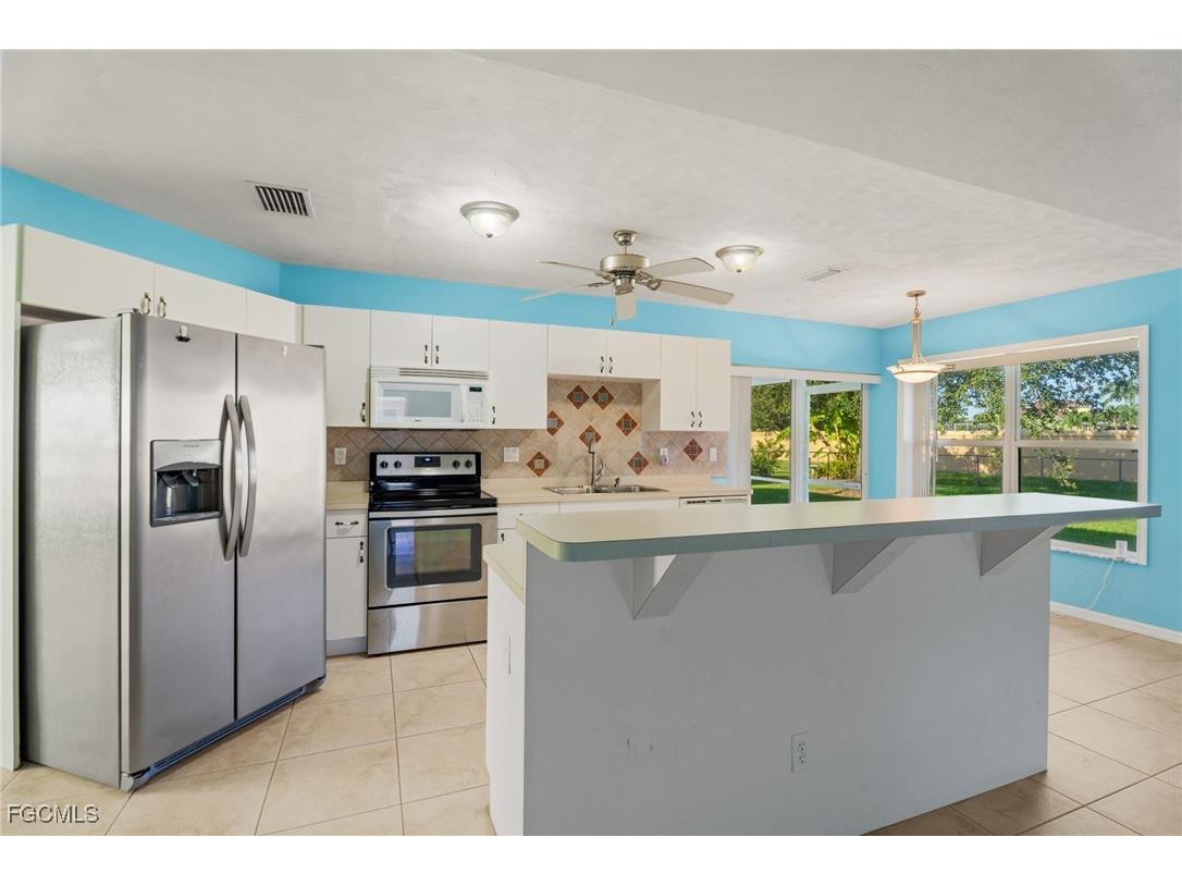 824 SE 3rd Place Cape Coral FL 33990 2025006610 image8