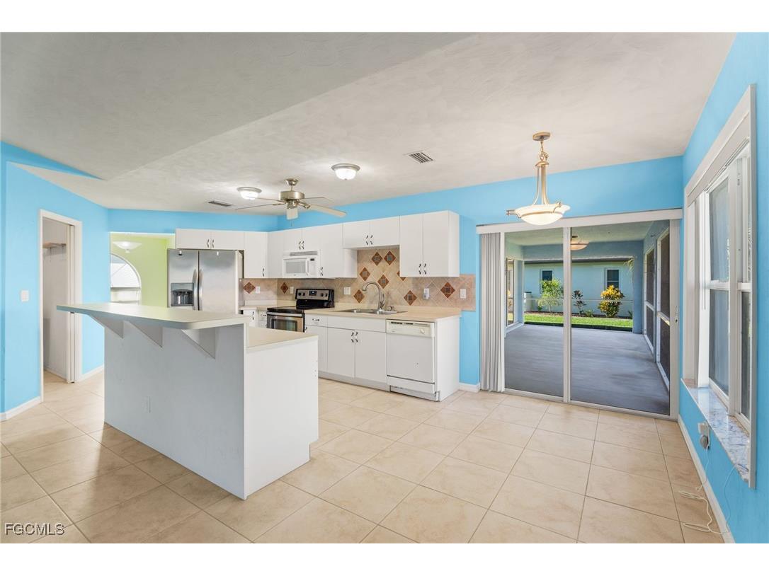 824 SE 3rd Place Cape Coral FL 33990 2025006610 image9