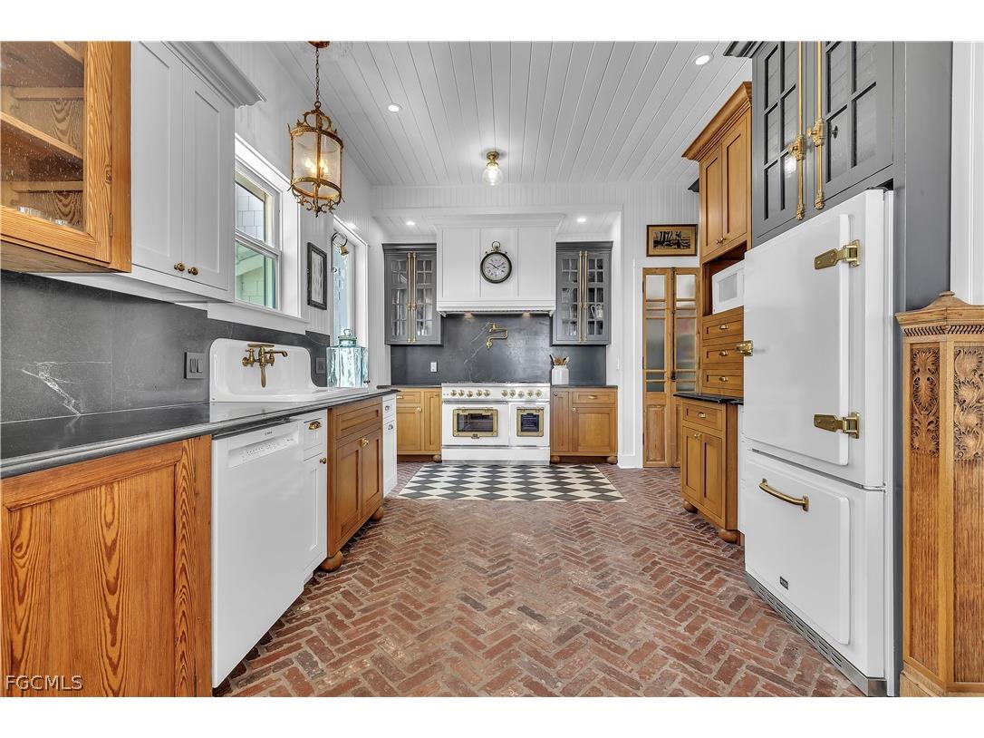 8241 Main Street Bokeelia FL 33922 2026009400 image3