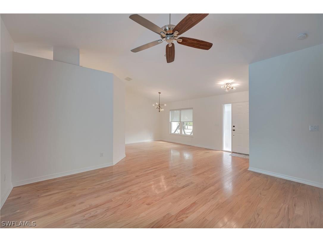 825 Desoto Boulevard N Naples FL 34120 226009168 image8