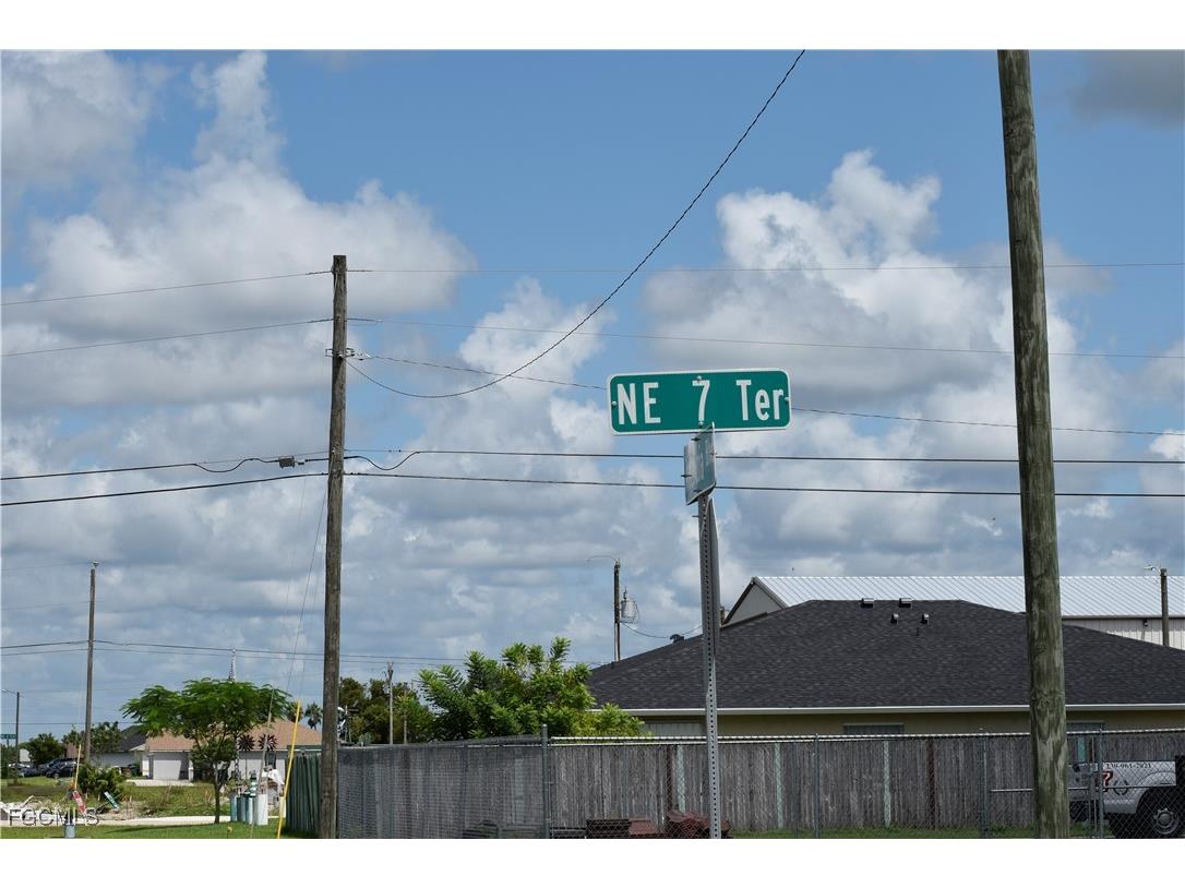 825 NE 7th Terrace Cape Coral FL 33909 2025009281 image1