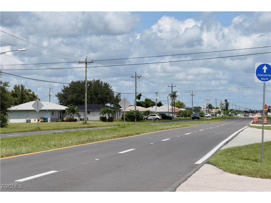825 NE 7th Terrace Cape Coral FL 33909 2025009281 image2