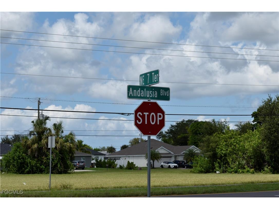 825 NE 7th Terrace Cape Coral FL 33909 2025009281 image3