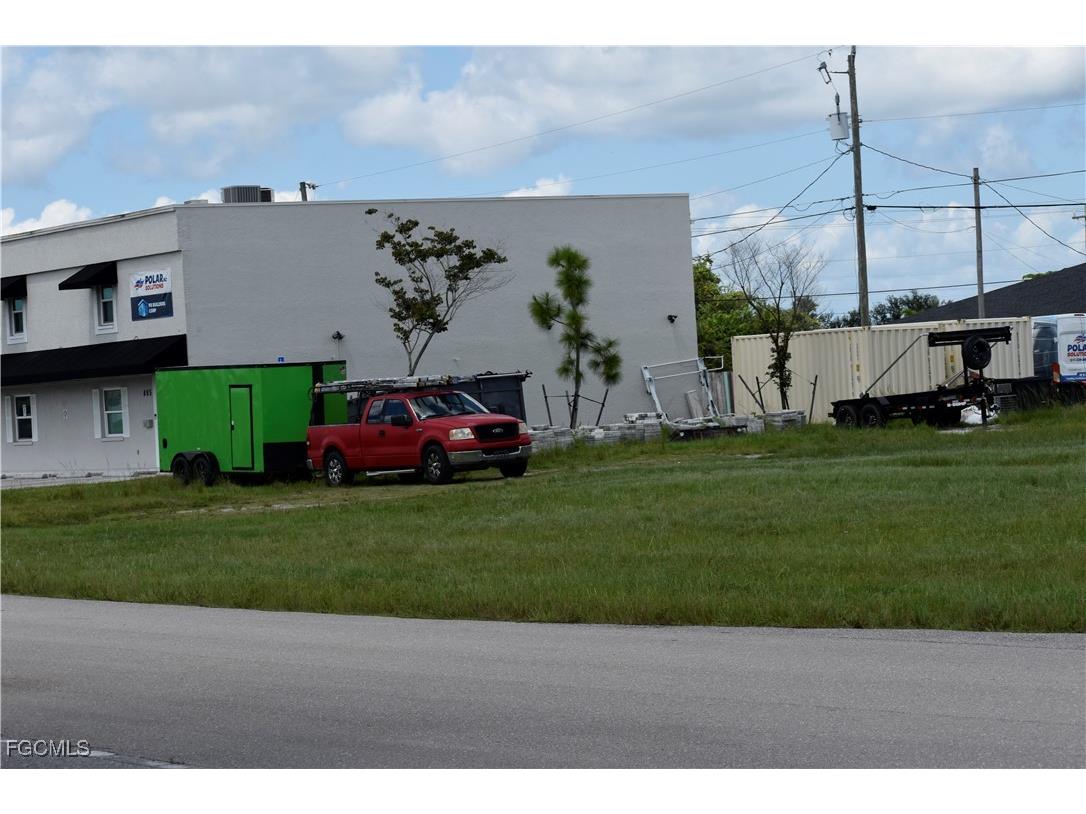 825 NE 7th Terrace Cape Coral FL 33909 2025009281 image4