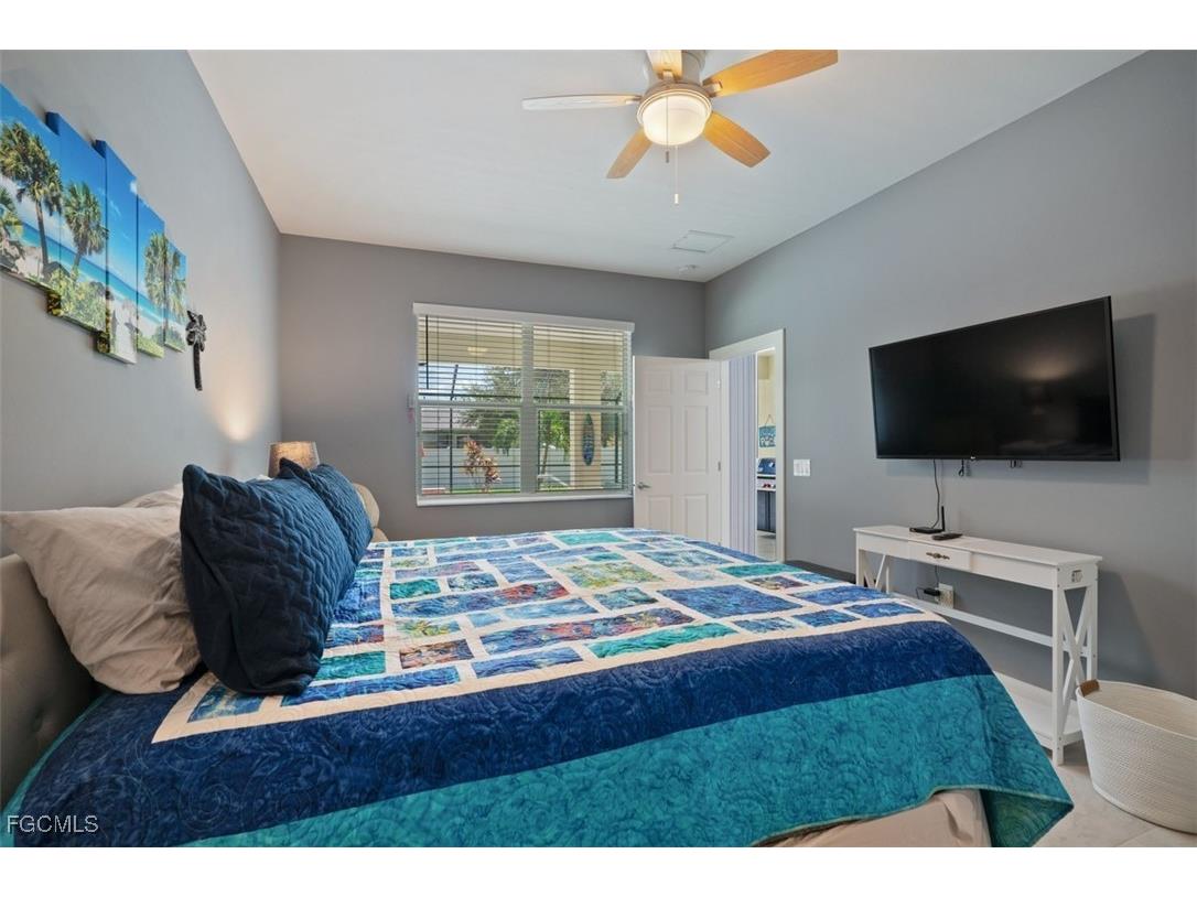 825 SE 5th Place Cape Coral FL 33990 2025025443 image10