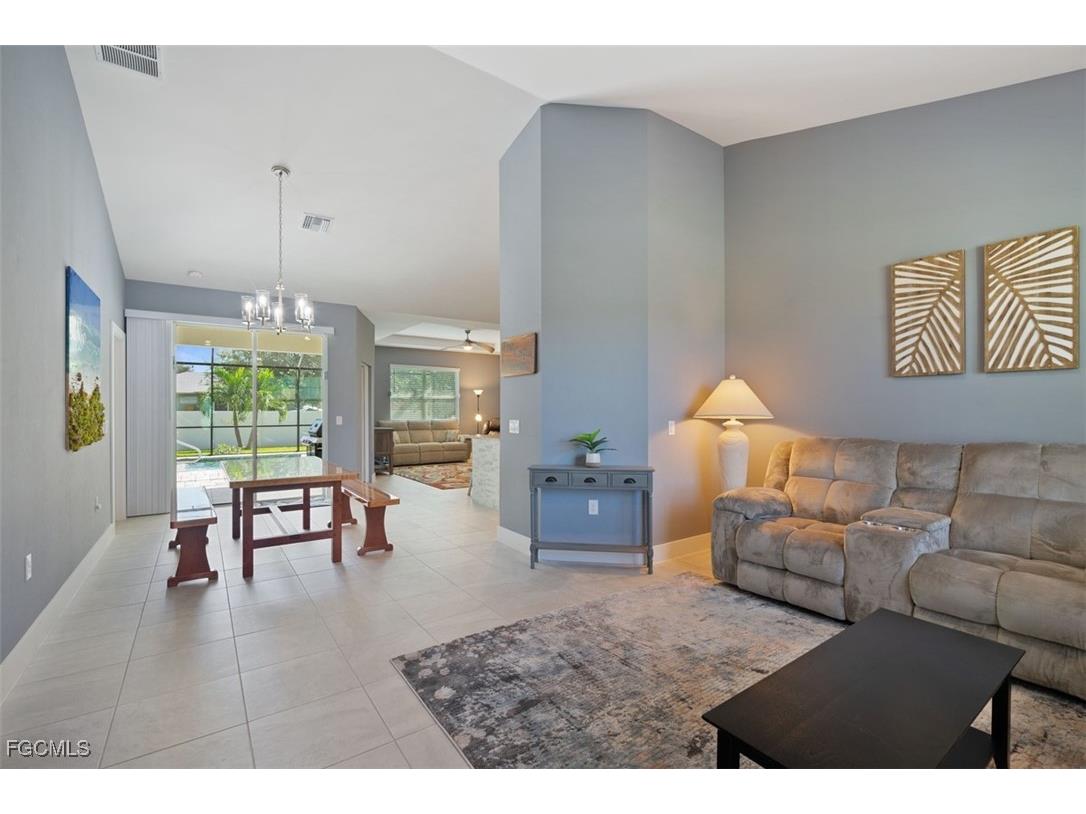 825 SE 5th Place Cape Coral FL 33990 2025025443 image3