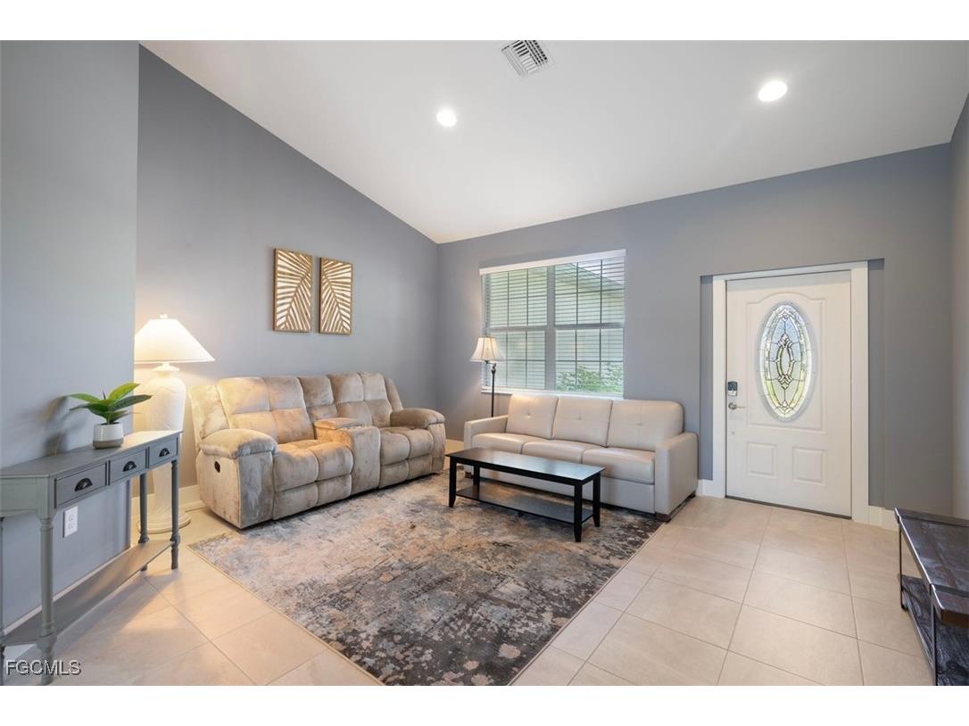 825 SE 5th Place Cape Coral FL 33990 2025025443 image4