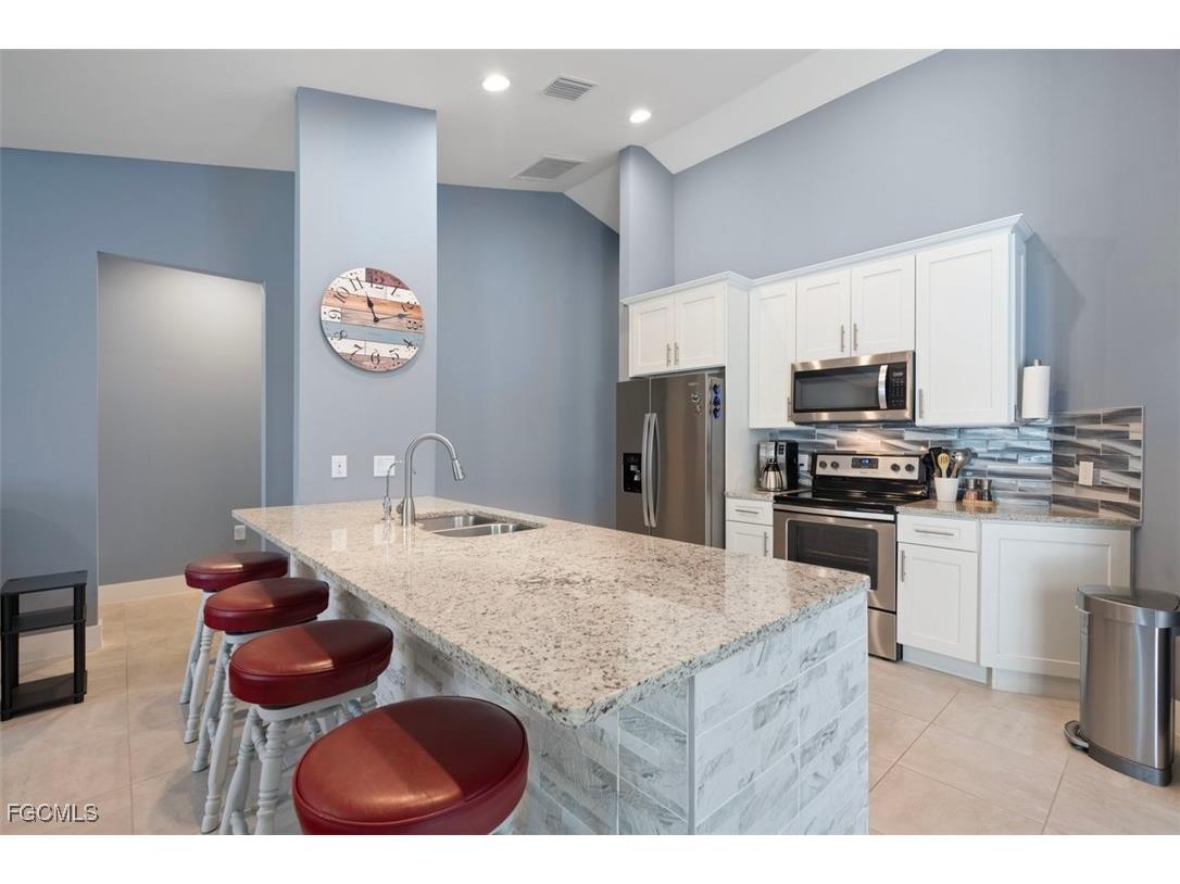 825 SE 5th Place Cape Coral FL 33990 2025025443 image7