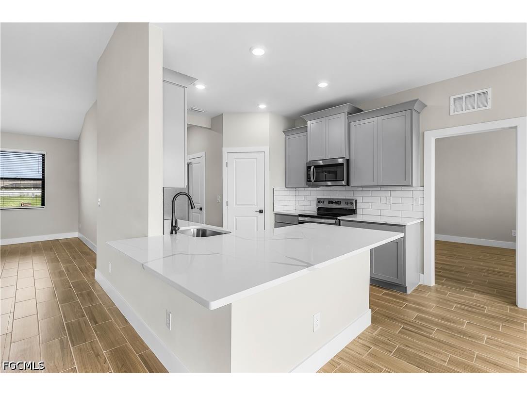 825 SW 9th Court Cape Coral FL 33991 2026021031 image2