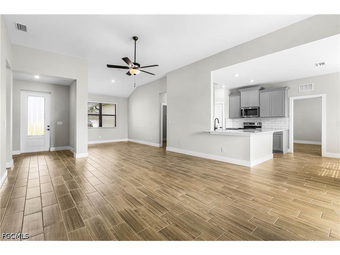 825 SW 9th Court Cape Coral FL 33991 2026021031 image3