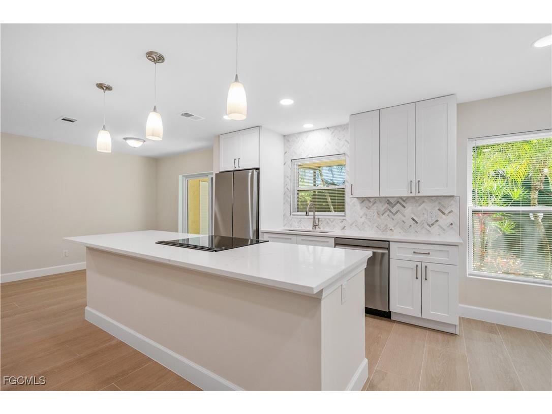 8256 Charter Club Circle #5 Fort Myers FL 33919 2026002941 image1