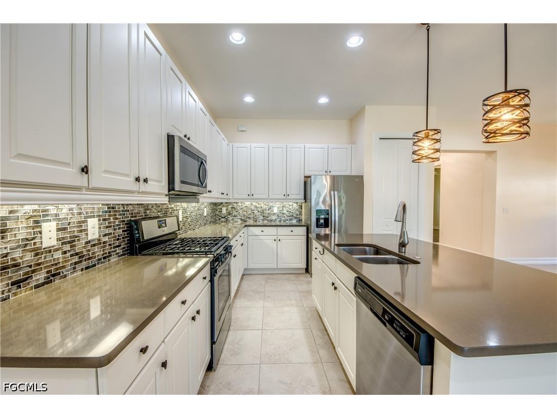 8260 Venetian Pointe Drive Fort Myers FL 33908 2026028592 image14