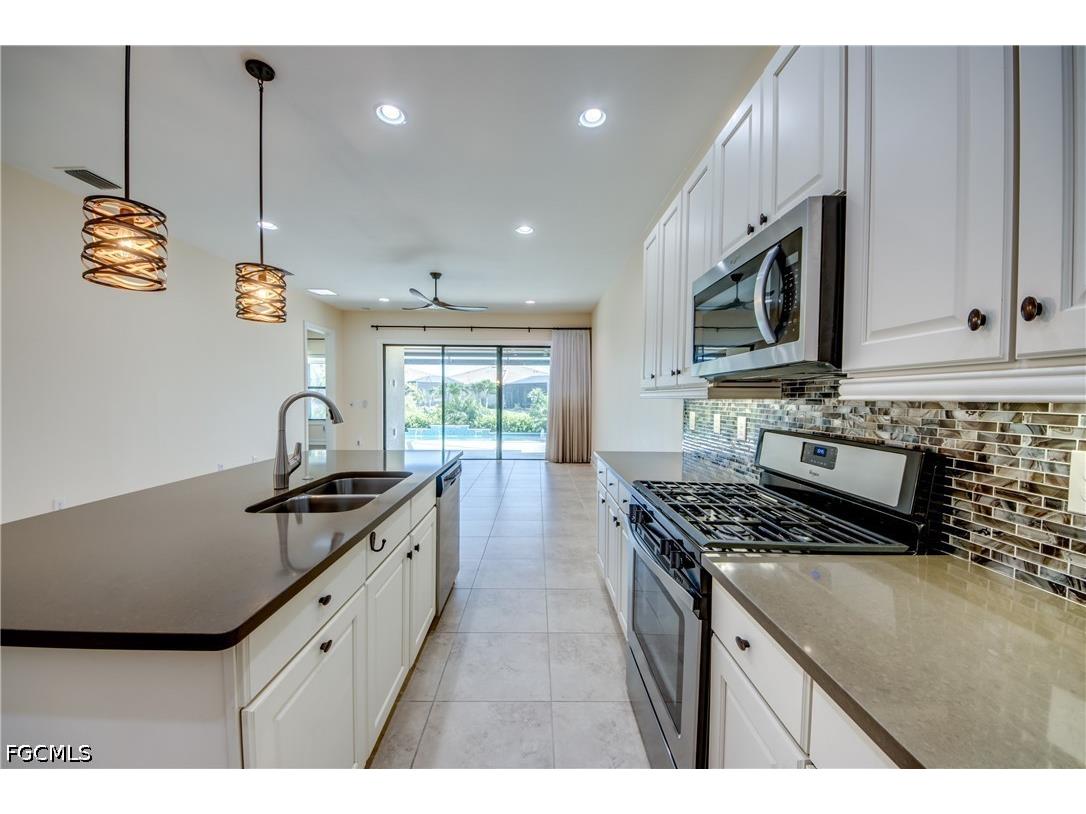 8260 Venetian Pointe Drive Fort Myers FL 33908 2026028592 image17