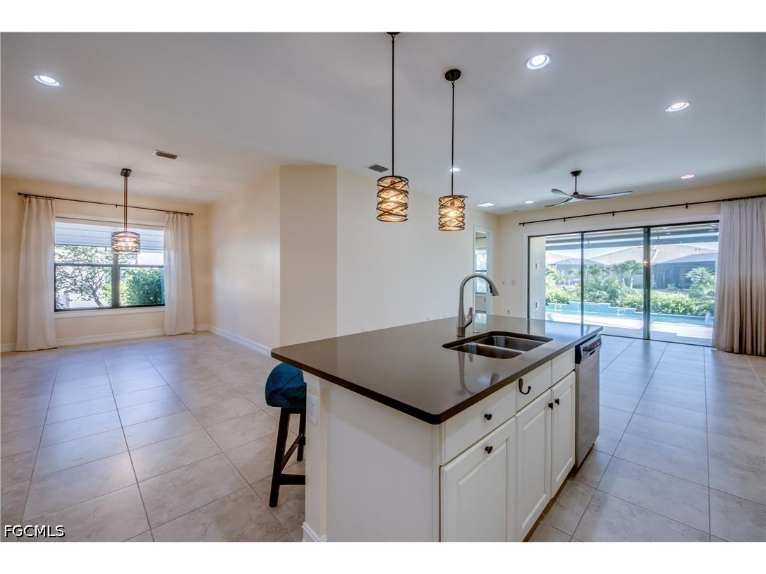 8260 Venetian Pointe Drive Fort Myers FL 33908 2026028592 image18
