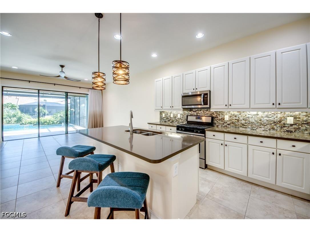 8260 Venetian Pointe Drive Fort Myers FL 33908 2026028592 image3