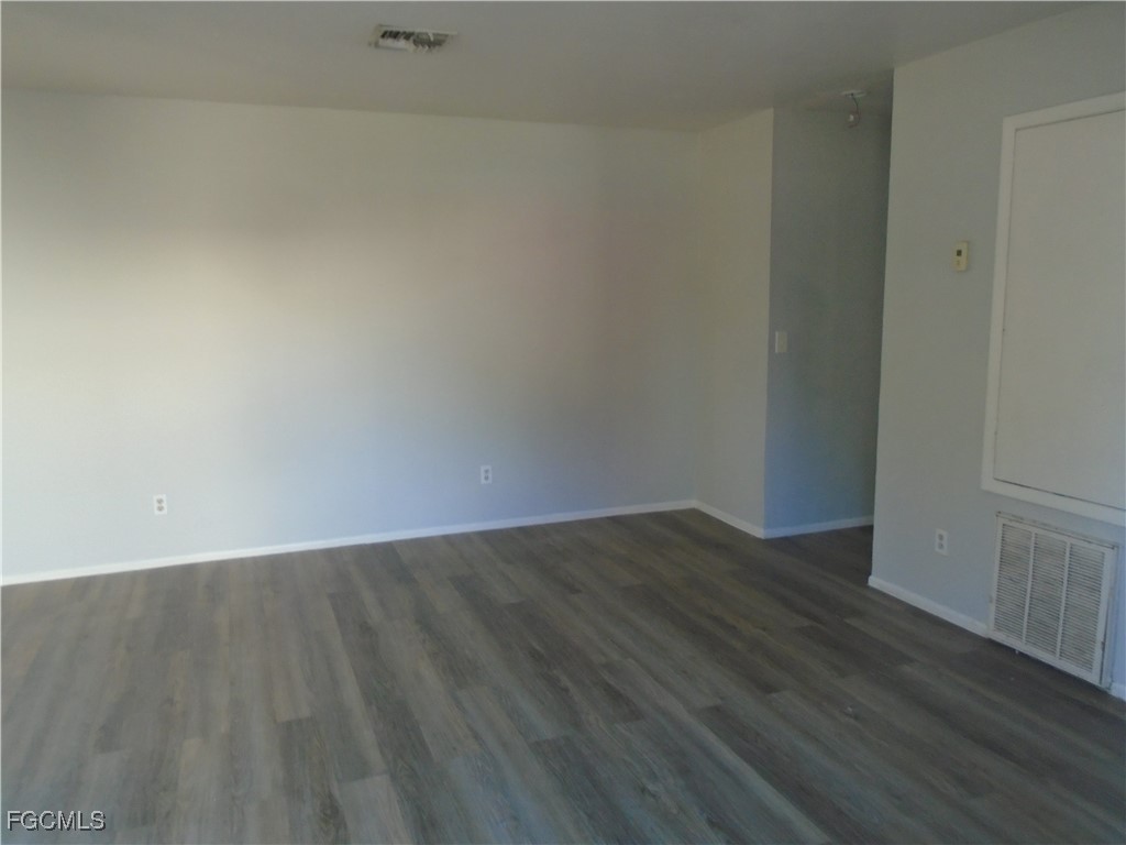 8263 Beacon Boulevard Fort Myers FL 33907 2026003741 image2