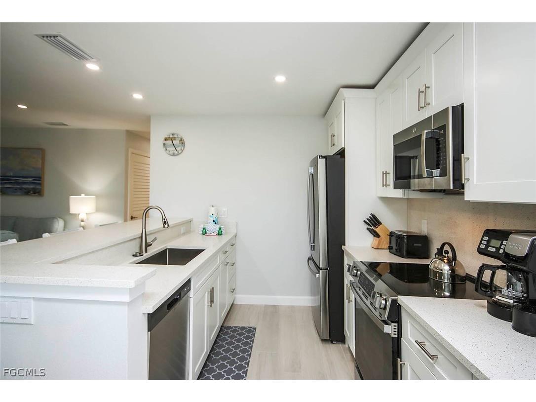 827 E Gulf Drive #E4 Sanibel FL 33957 2026006433 image12