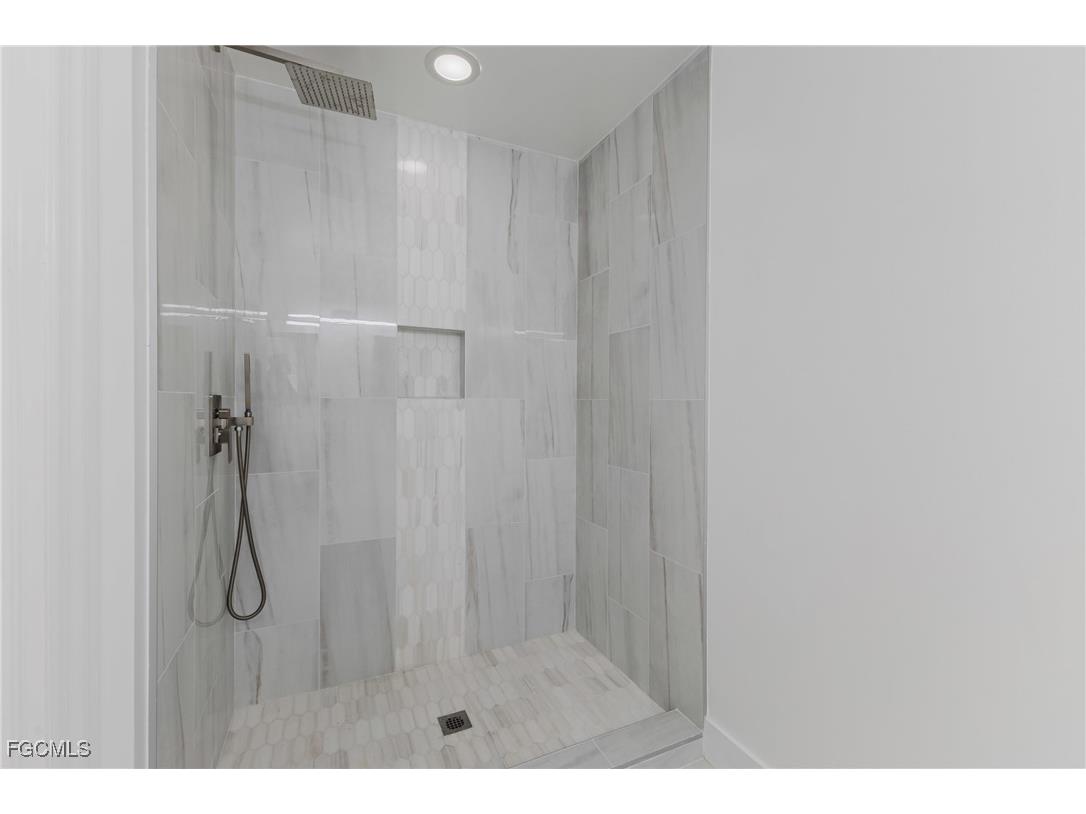 827 Hampton Circle #146 Naples FL 34105 2025019460 image20