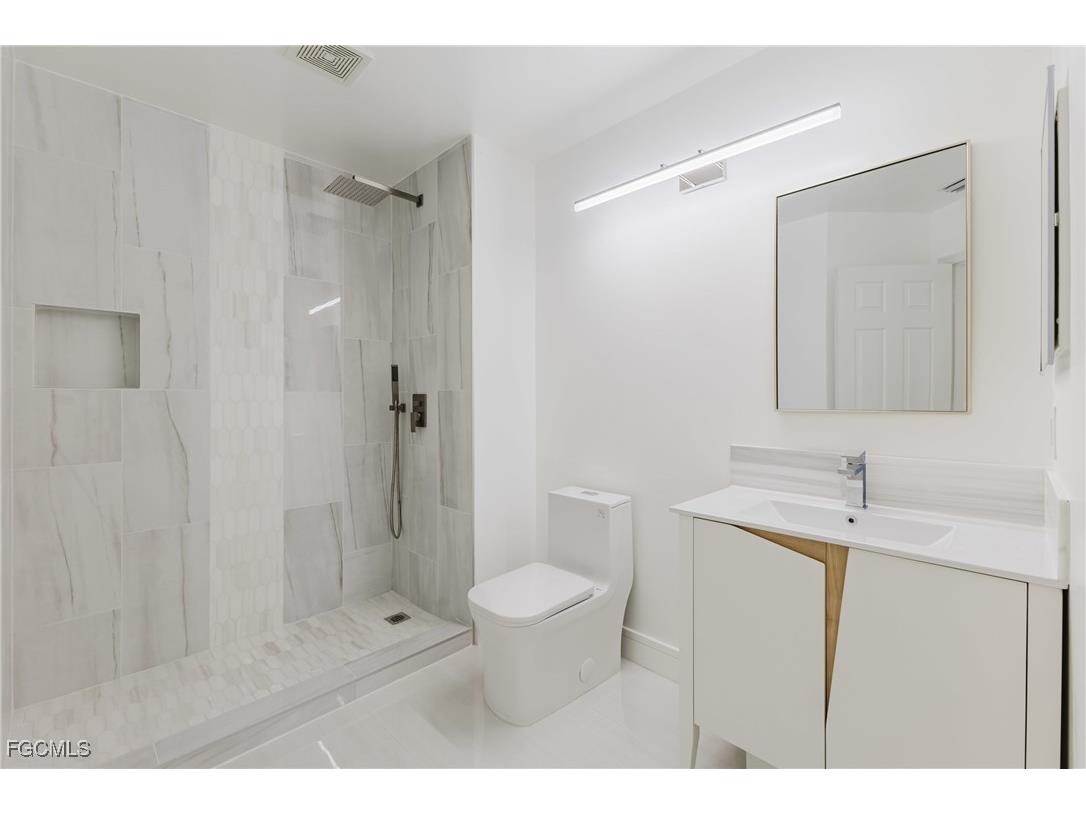 827 Hampton Circle #146 Naples FL 34105 2025019460 image24