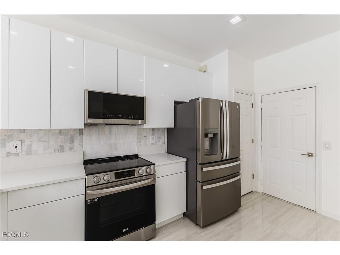 827 Hampton Circle #146 Naples FL 34105 2025019460 image6