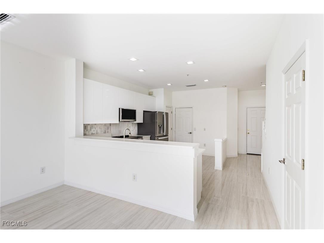 827 Hampton Circle #146 Naples FL 34105 2025019460 image7