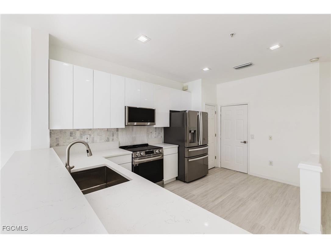 827 Hampton Circle #146 Naples FL 34105 2025019460 image8