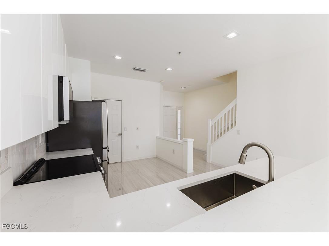 827 Hampton Circle #146 Naples FL 34105 2025019460 image9