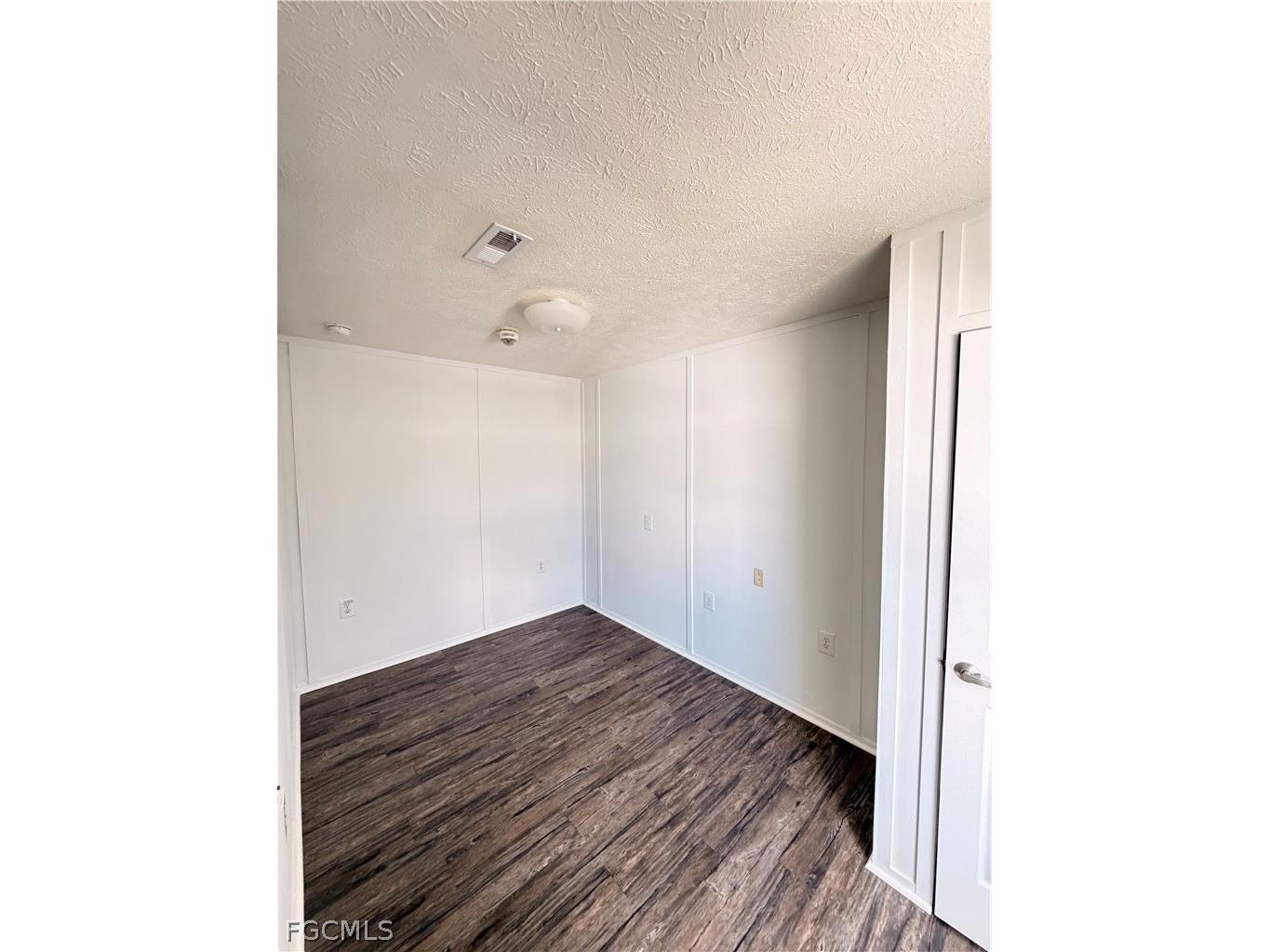 827 Peaceful Drive North Fort Myers FL 33917 2026012575 image8