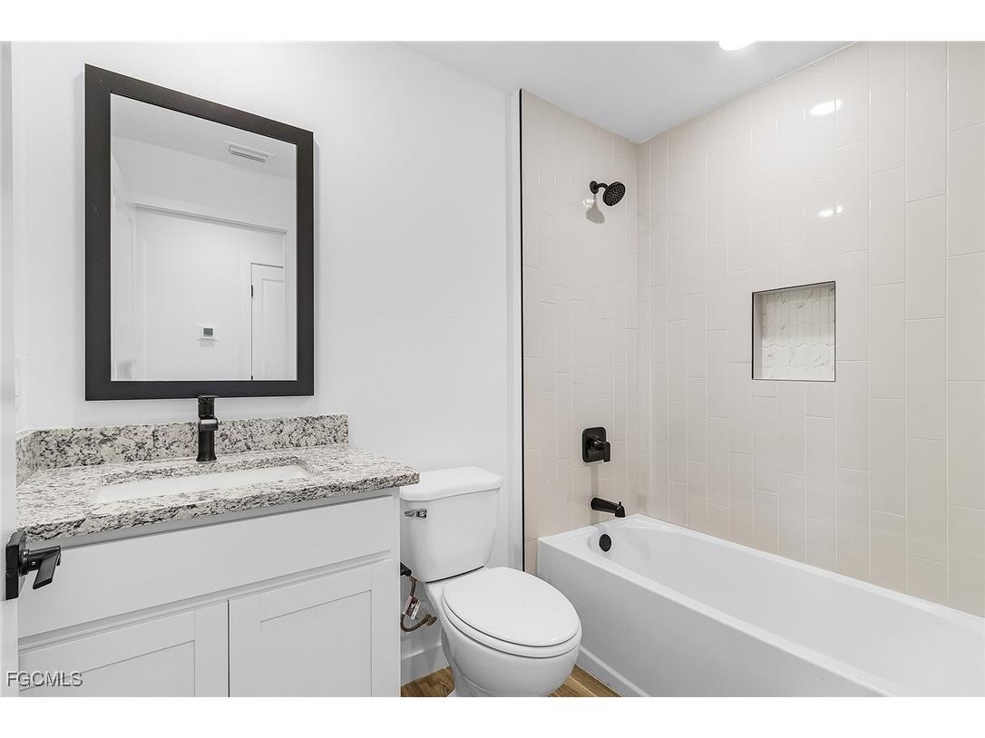 827 Rue Labeau Circle Fort Myers FL 33913 2025026363 image16